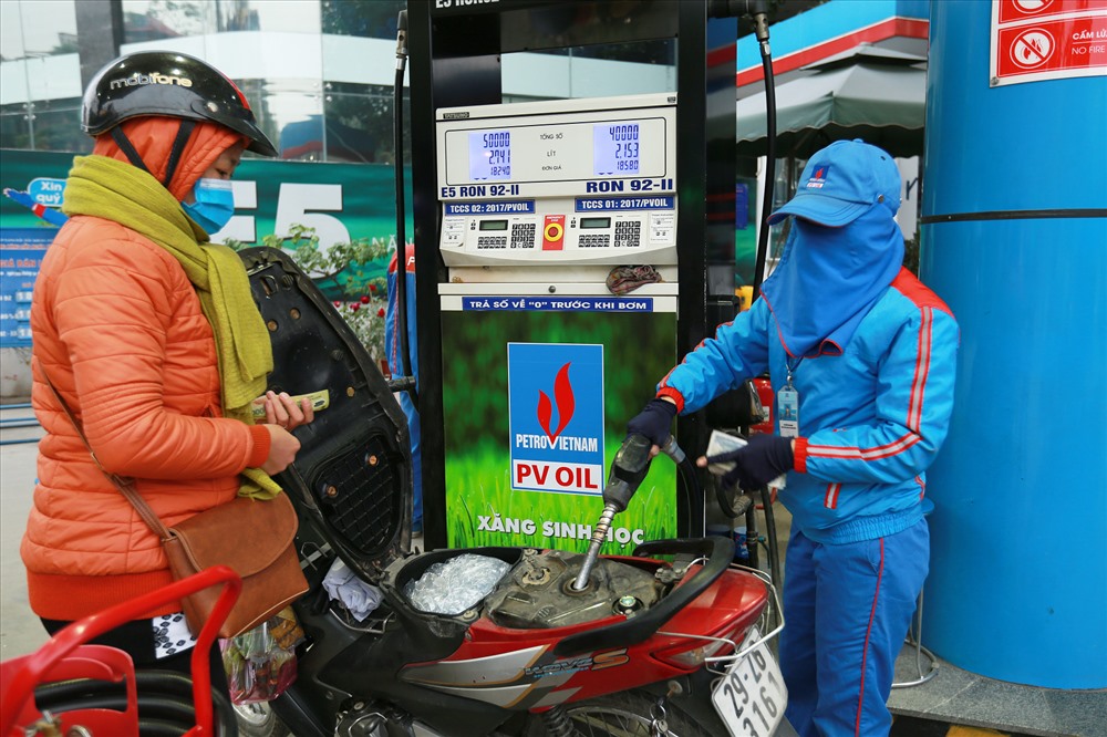 xang-e5-thay-the-a92-hang-loat-ban-khoan-truoc-gio-g